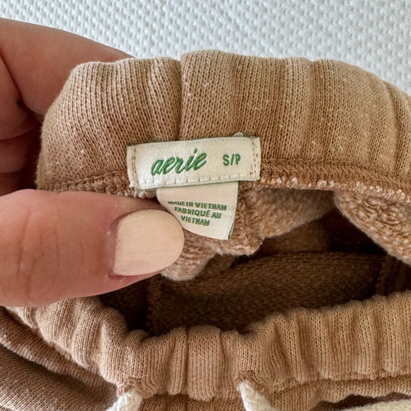 NEUTRAL AERIE SET - TOP SIZE M, BOTTOMS SIZE S - Picture 4 of 6